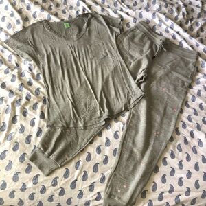 Shirt and jogger sweatpants w/heart embroidery loungewear 2-piece set